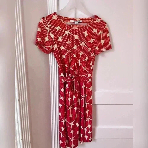 Diane von Furstenberg Silk Wrap Dress LIKE NEW - Picture 3 of 4